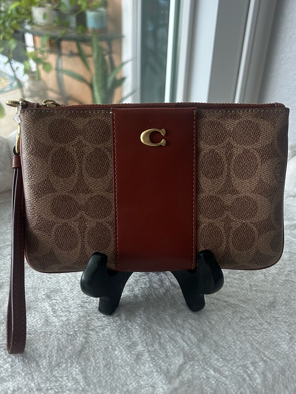 EUC Coach Essential Small Signature Canvas with Gold C Accent Brass/Tan Caramel
